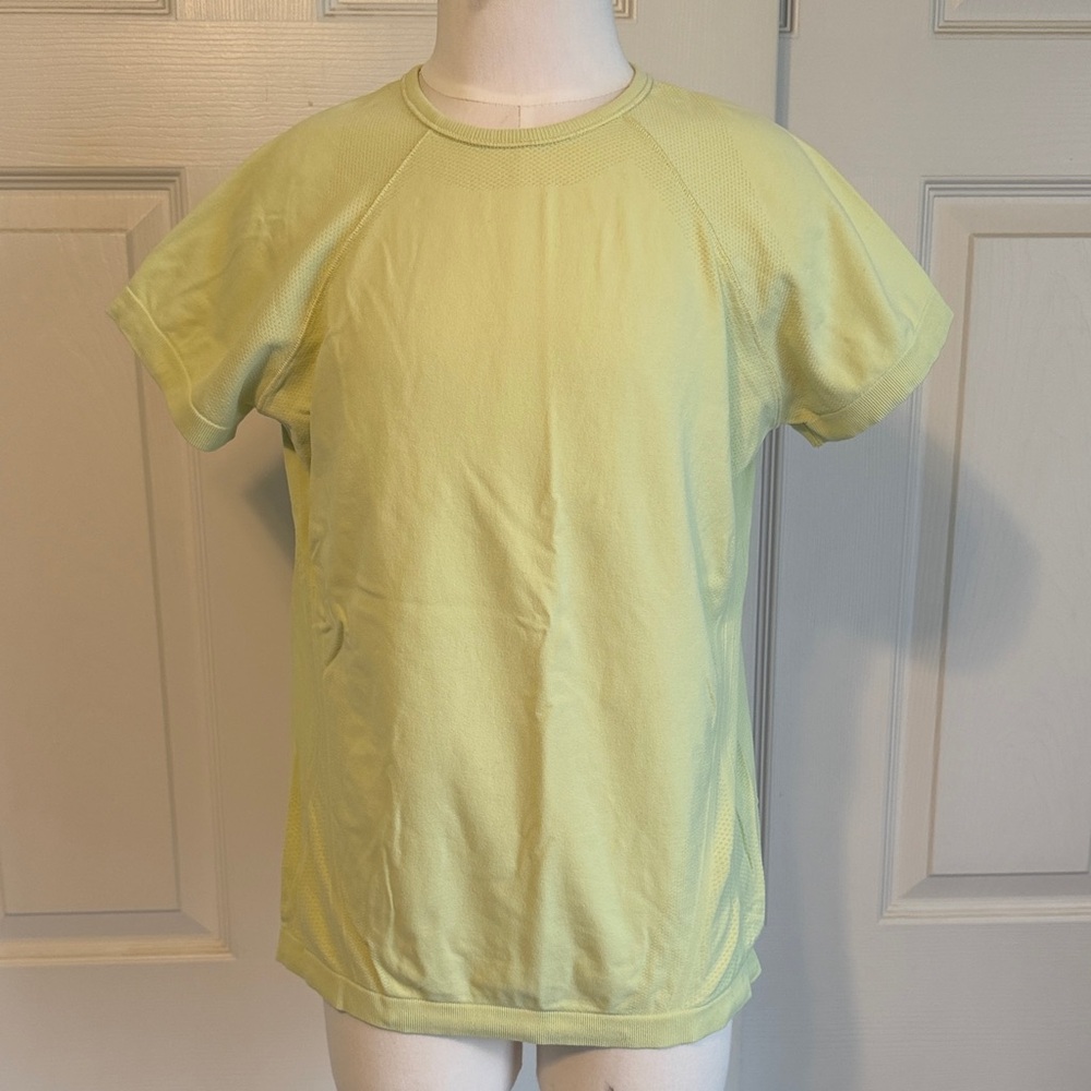 Athleta Kids Short-Sleeve Performance Tee in Pale Yellow